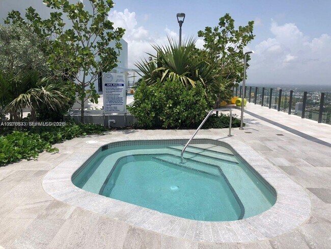 Building Photo - 501 NE 31st St