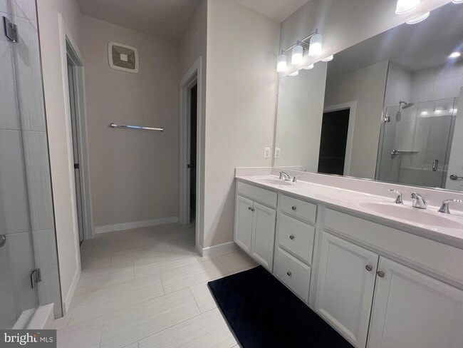 Building Photo - 44625 Wolfhound Sq