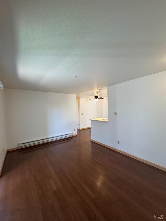 Building Photo - 375 Lighthouse Dr