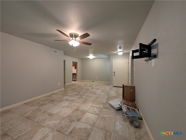 Building Photo - 551 Terminal Loop Rd