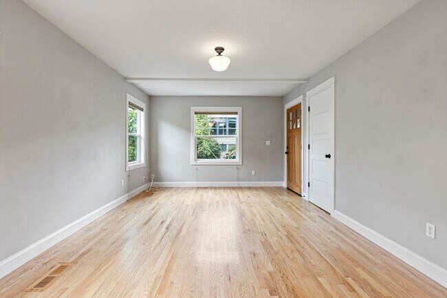 Building Photo - 4908 NE 9th Ave
