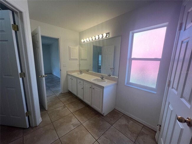 Building Photo - 2223 Rio De Janeiro Ave