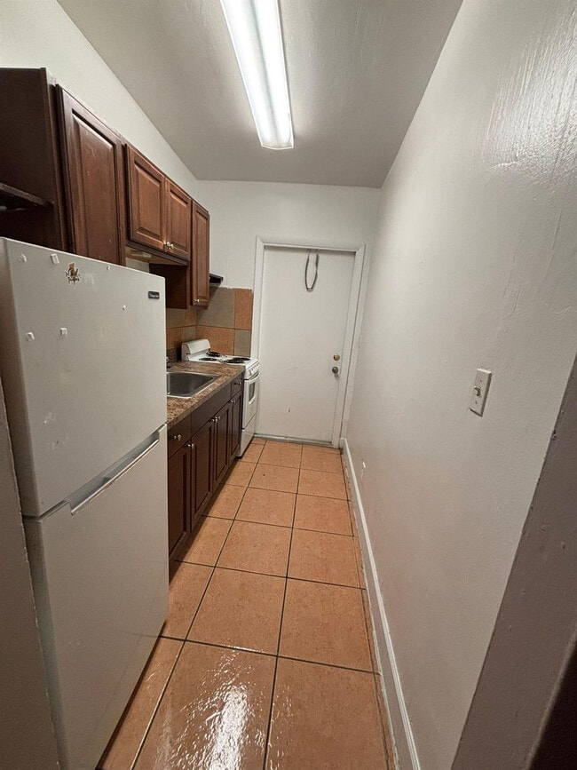 Building Photo - 424 NW 15th Terrace