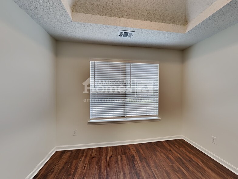 Building Photo - 915 Brisley Cir