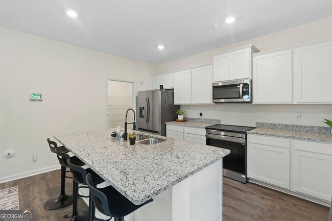 Building Photo - 3645 Beaconfield Ct SE