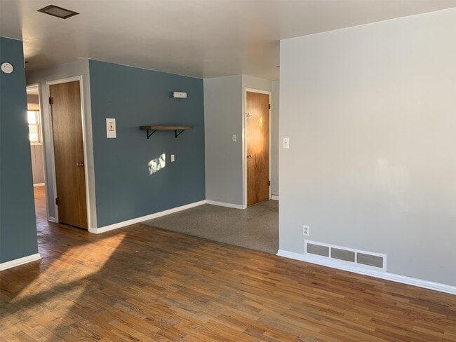 Building Photo - 732 S 12th Ave