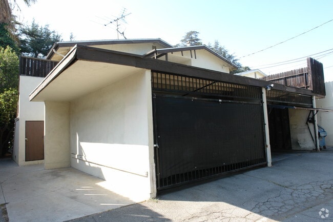Building Photo - 5742 Hazeltine Ave