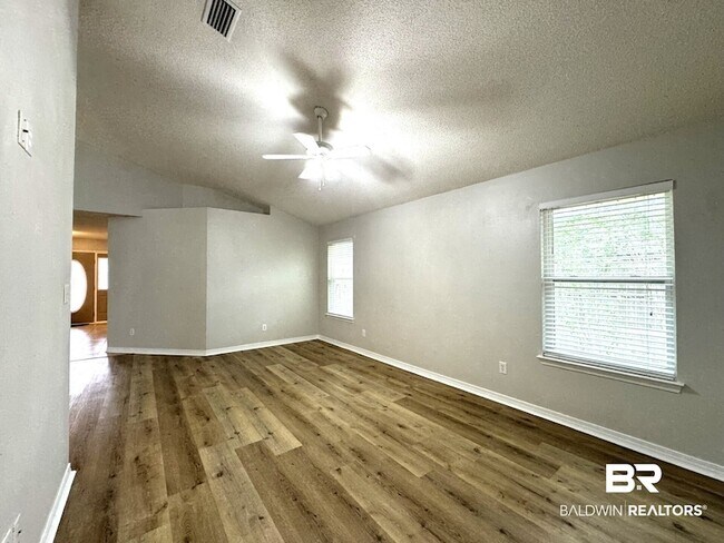 Building Photo - 9964 Hollowbrook Ave