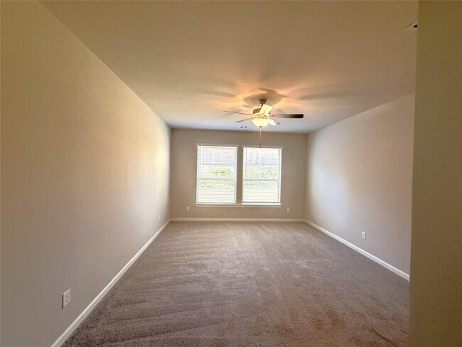 Building Photo - 5437 Wedge Wood Dr