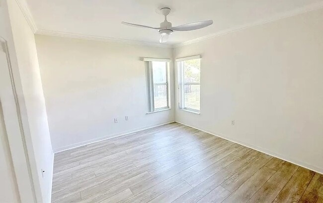 Building Photo - 826 Berry Hill Cir