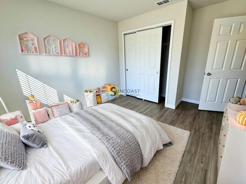 Building Photo - 6432 Sweetbay Ln