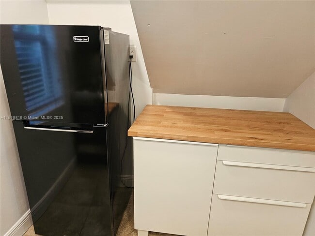 Building Photo - 622 15th St