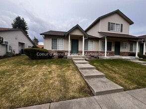 Building Photo - 1135/1137/1139 W Sumac