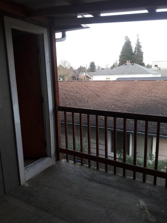 Mainbedroom Balcony - 915 N 102nd St