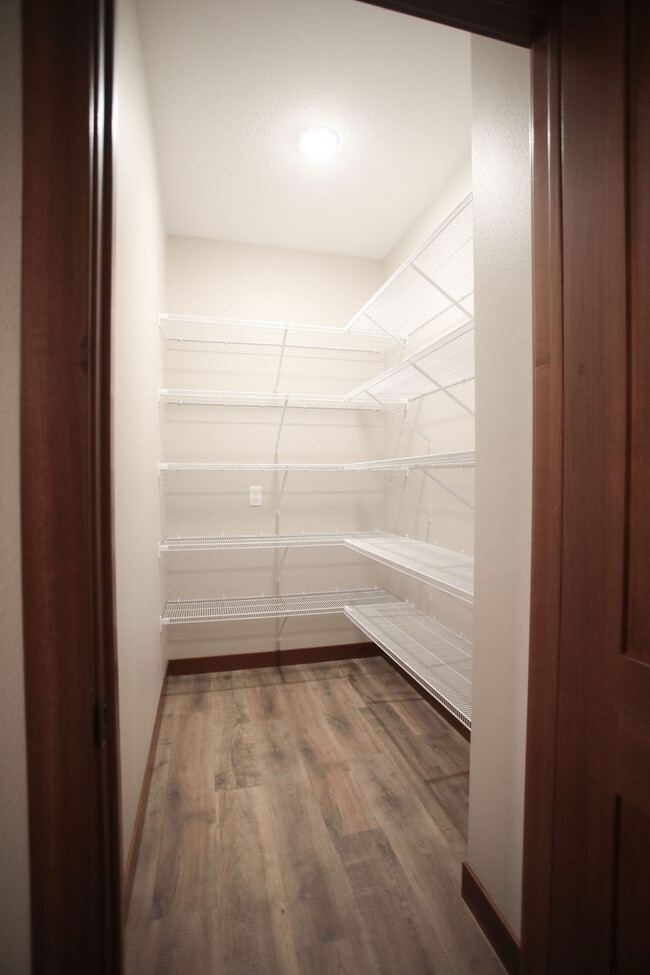 Building Photo - 1926 W 6th St