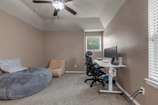Building Photo - 10314 Radcliff Lake Dr