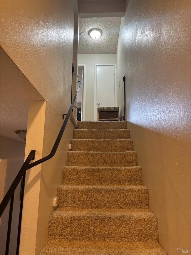 Building Photo - 1558 Parkway Dr