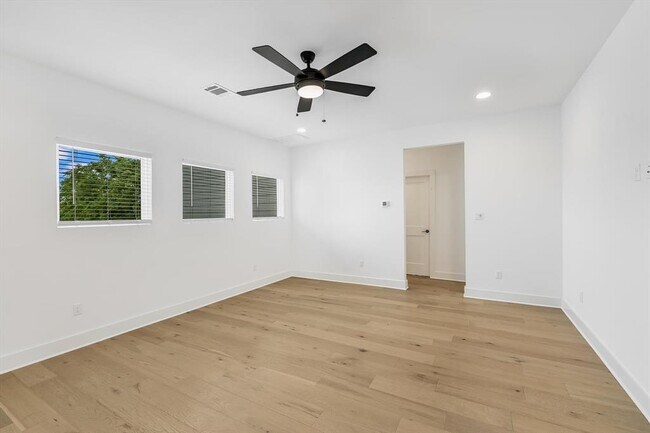 Building Photo - 1105 Lipan Trail