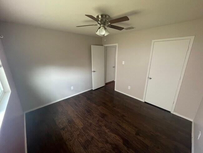 Building Photo - 220 Chalk Mountain Dr
