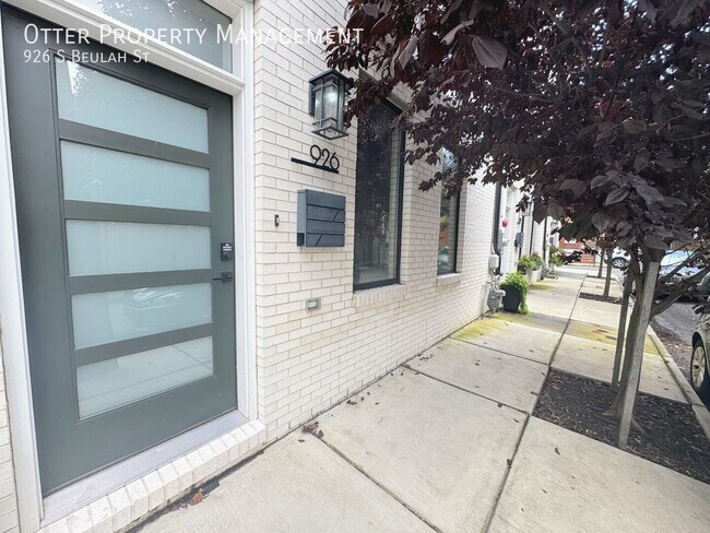 Building Photo - 926 S Beulah St