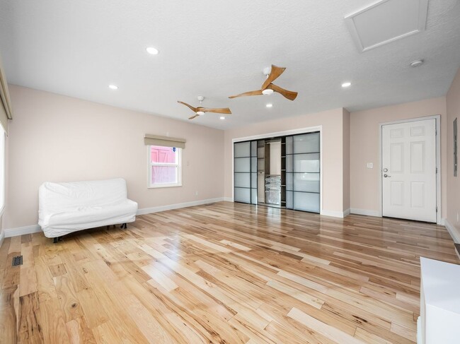 Building Photo - 2885 E Loran Heights Dr