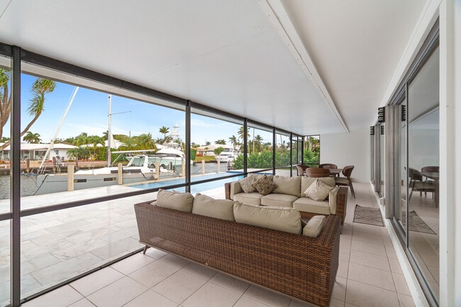 Building Photo - 273 Tropic Dr