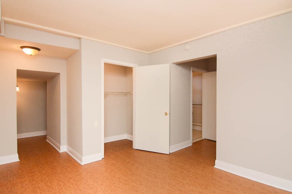 Building Photo - 5736 N Winthrop Ave