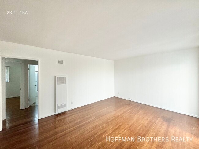 Building Photo - 429 S Sherbourne Dr