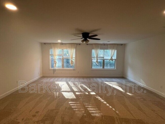 Building Photo - 324 Matilda Pl