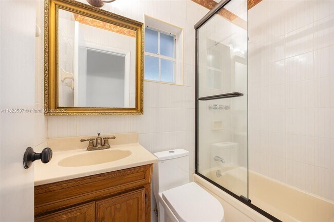 Building Photo - 5960 SW 46th Terrace