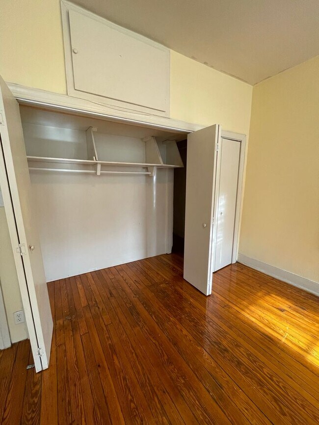 Building Photo - Amazing 3 bdrm/1.5 bath House Conveniently Located in The Heart of VCU and Downtown!