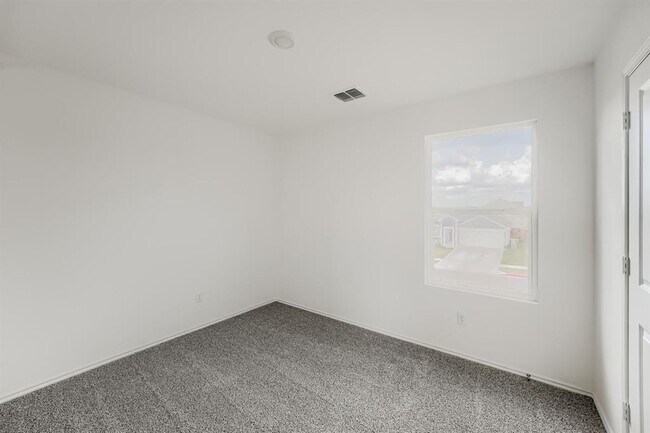Building Photo - 200 Constanza Trl