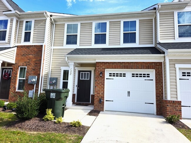 Primary Photo - 132 Two Penny Pl