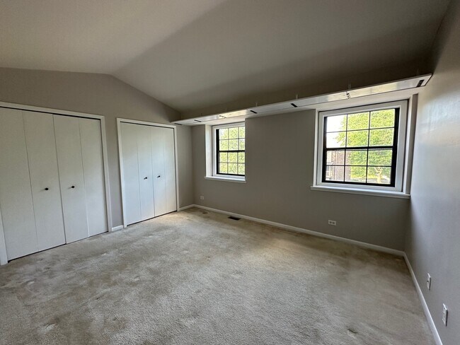 Building Photo - 1486 W Jefferson Ave