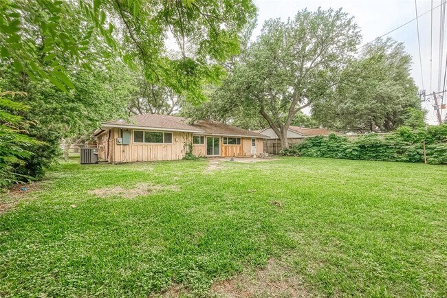 Building Photo - 5238 Beechnut St