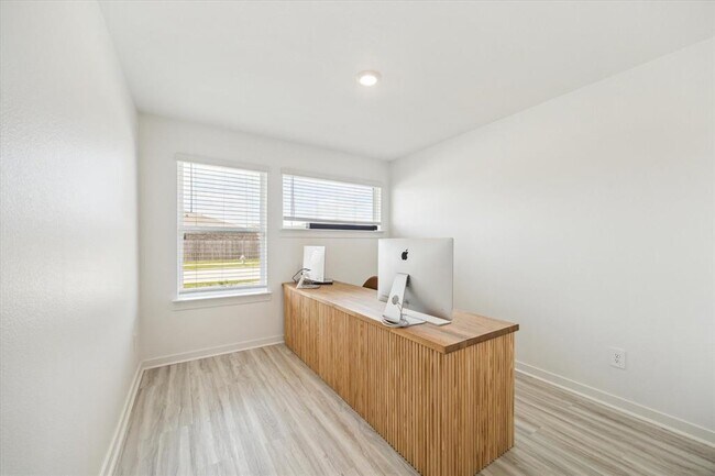 Building Photo - 919 Starcross Bnd Dr