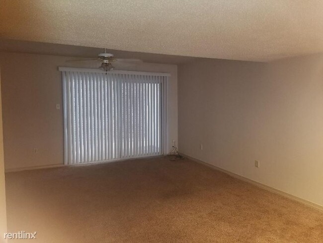 Building Photo - 2 br, 1.5 bath Condo - 4620 Pontchartrain Dr