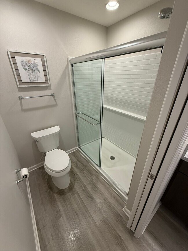 Building Photo - Fully Furnished, 3 Bed, 2 Bath, Turnkey ANNUAL Lease in the Village of Lake Denham