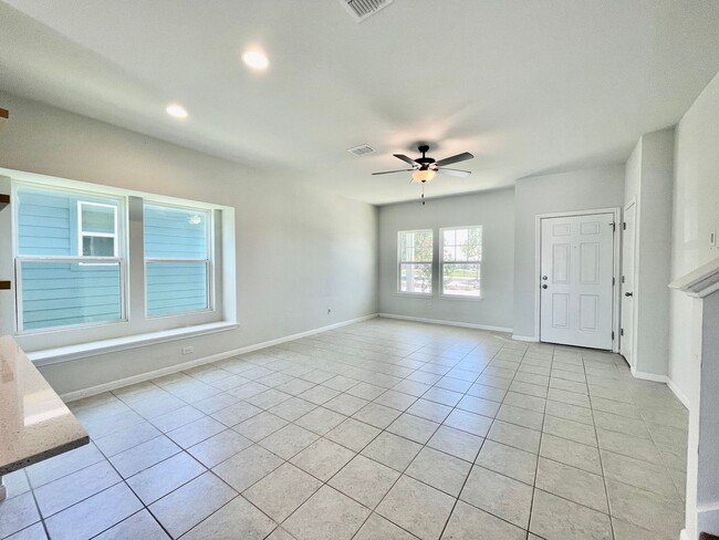 Building Photo - Newer Home in Up & Coming Neighborhood!