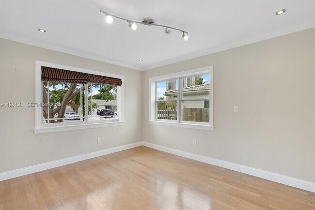 Building Photo - 300 187th St