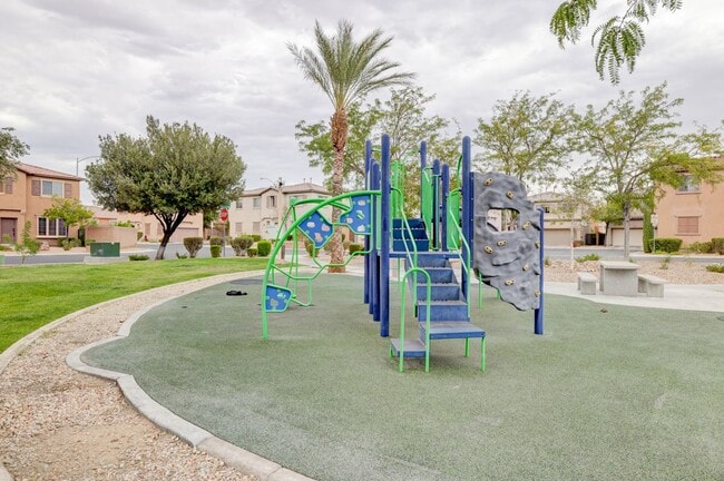 Building Photo - ***MOVE IN SPECIAL*** Spacious 3-Bed Home w/ Private Paver Patio in Gated Community w/ Pool & Park