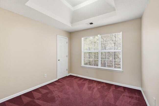 Building Photo - 589 Wren Walk