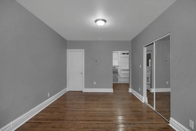 Building Photo - Chic lil Studio