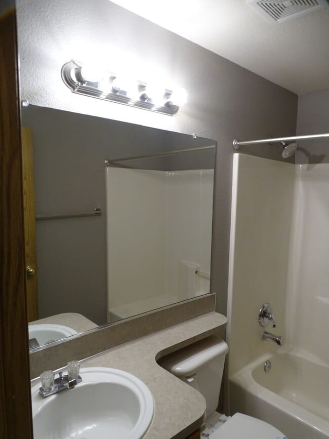 Building Photo - 7415 NE 64th Cir