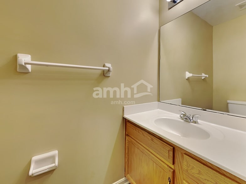 Building Photo - 15 Churchill Manor Ct