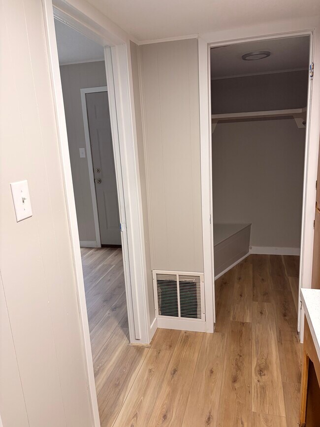 Building Photo - Unit 5