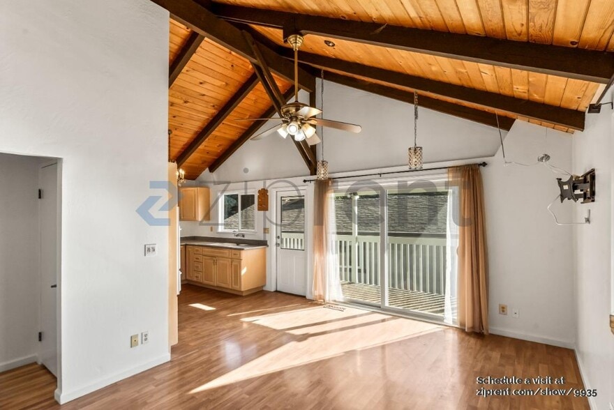 Building Photo - 10806 Hubbard Way