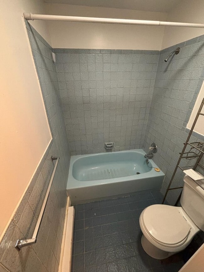 Building Photo - Beautifully remodeled 3 bedroom home in an...