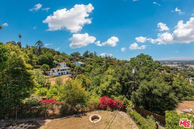 Building Photo - 3601 Berry Dr