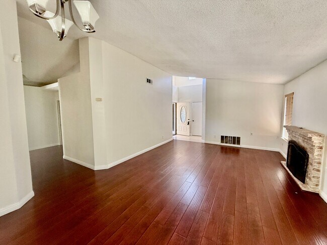 Building Photo - 3466 Siskiyou Cir